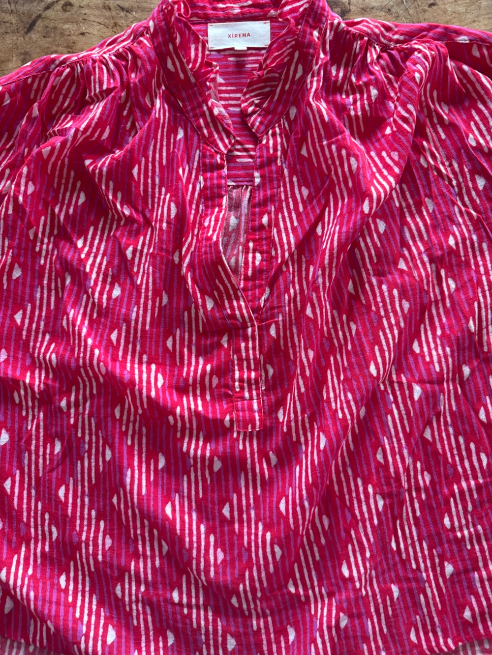 XiRENA Hot Pink and White Printed V-Neck Tunic Top